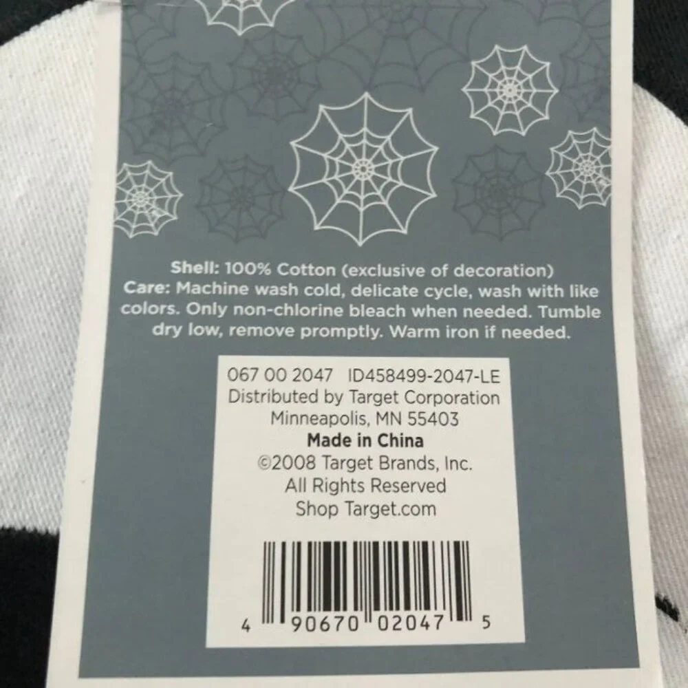 Ghouls' Gala Skull & Crossbones Table Runner and 4 Pack Napkins NWT